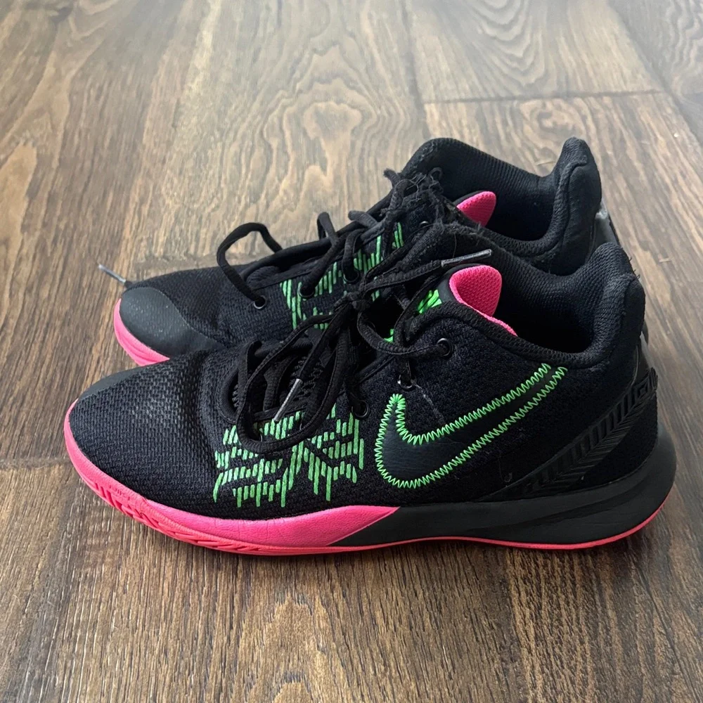 Basketball shoes - Picture 3 of 10